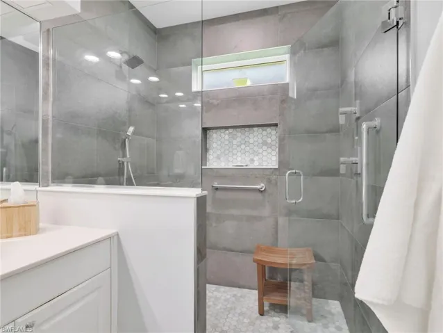 11163 Longshore Way E, Naples, Florida 34119