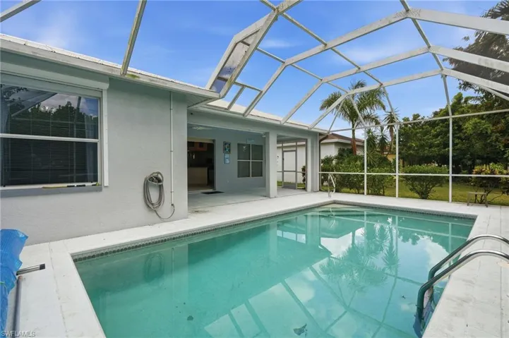 295 Stanhope Cir, Naples, Florida 34104