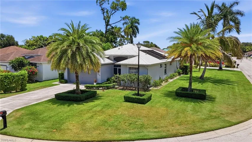 295 Stanhope Cir, Naples, Florida 34104