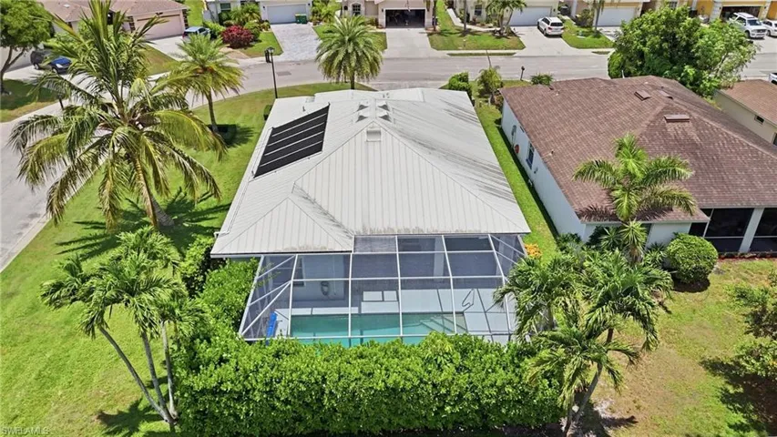 295 Stanhope Cir, Naples, Florida 34104