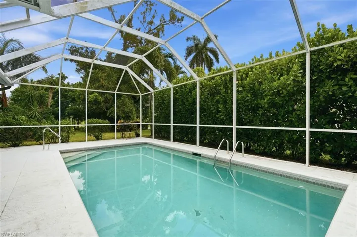 295 Stanhope Cir, Naples, Florida 34104