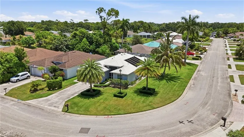 295 Stanhope Cir, Naples, Florida 34104