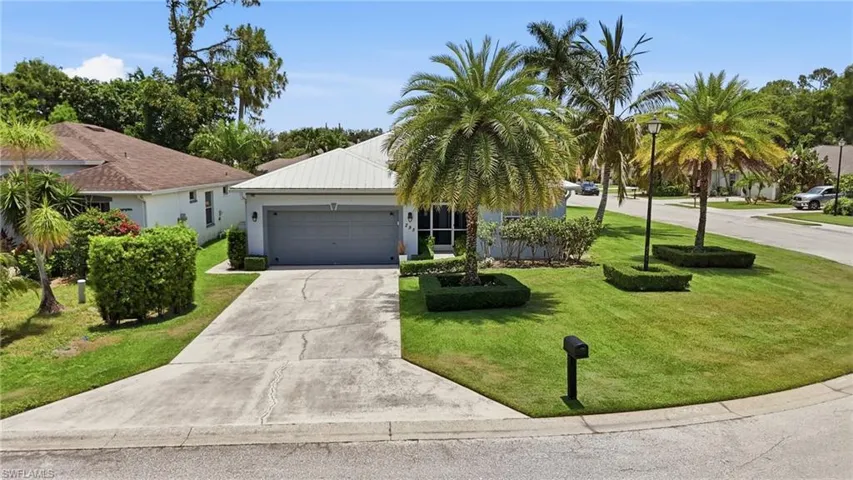 295 Stanhope Cir, Naples, Florida 34104