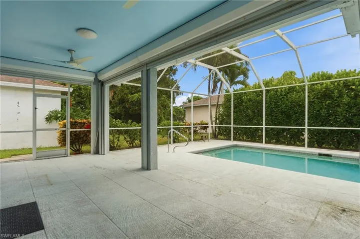 295 Stanhope Cir, Naples, Florida 34104