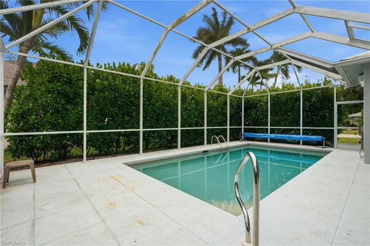 295 Stanhope Cir, Naples, Florida 34104