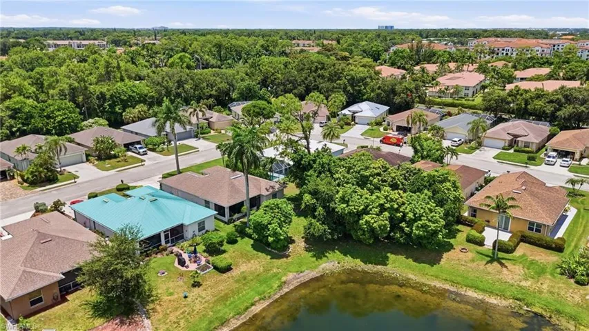 295 Stanhope Cir, Naples, Florida 34104
