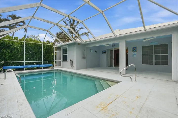 295 Stanhope Cir, Naples, Florida 34104