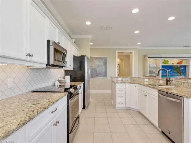 3250  Hamlet  DR, Naples, FL 34105