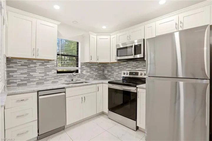 1450 Green Valley Cir 502, Naples, Florida 34104