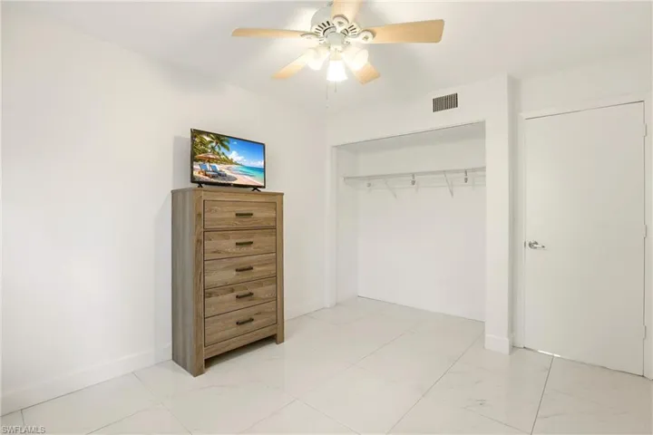 1450 Green Valley Cir 502, Naples, Florida 34104