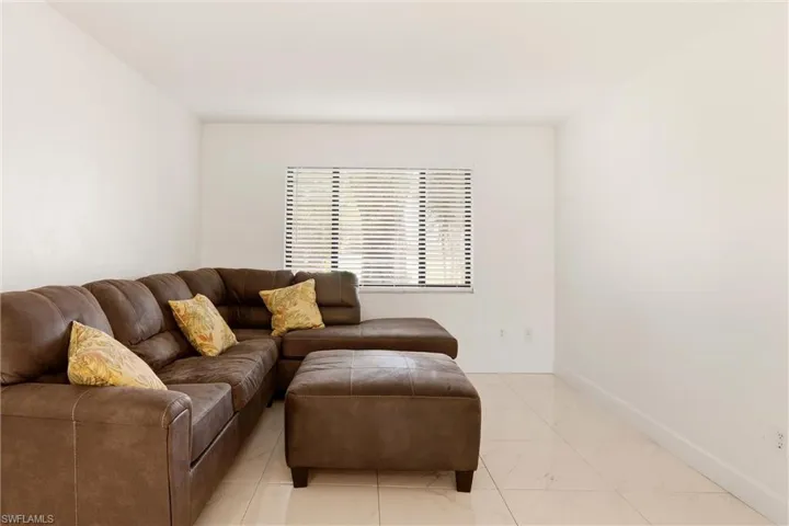 1450 Green Valley Cir 502, Naples, Florida 34104
