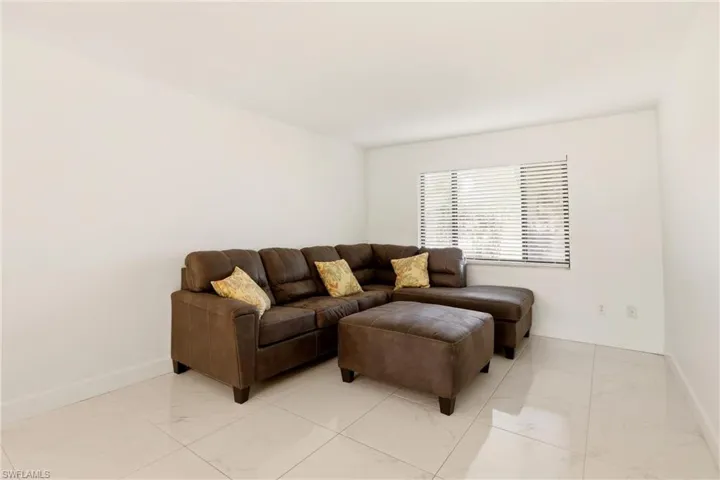 1450 Green Valley Cir 502, Naples, Florida 34104