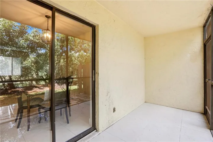 1450 Green Valley Cir 502, Naples, Florida 34104