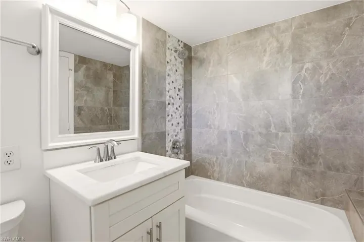 1450 Green Valley Cir 502, Naples, Florida 34104