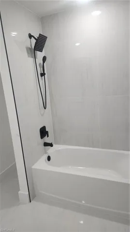 Bathroom featuring tiled shower / bath combo
