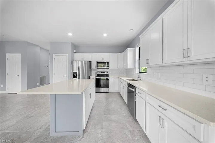 3685 E Hampton Cir, Alva, Florida 33920