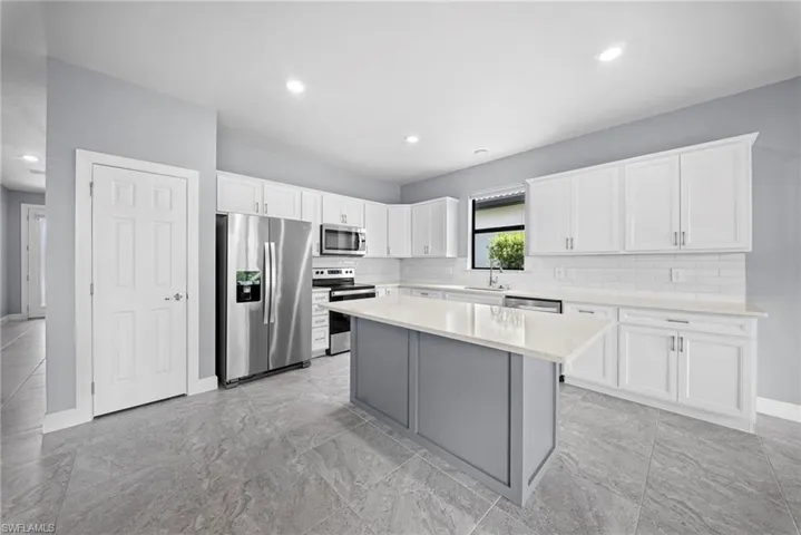 3685 E Hampton Cir, Alva, Florida 33920