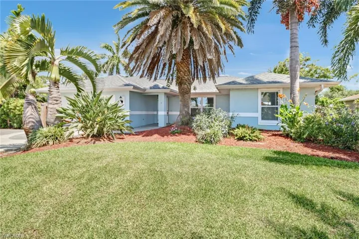 View of front of home featuring a front yard