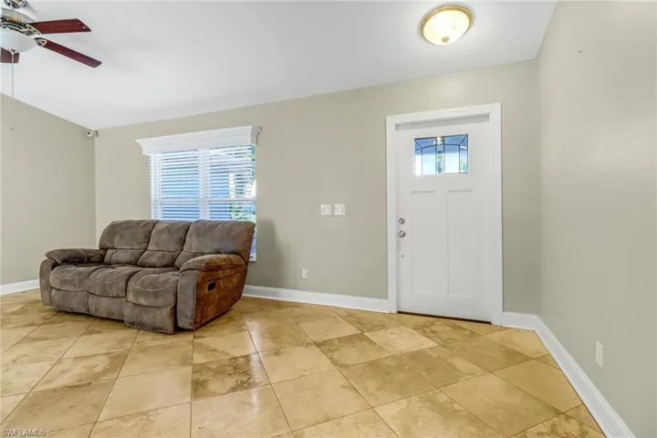 Tiled entrance foyer featuring ceiling fan