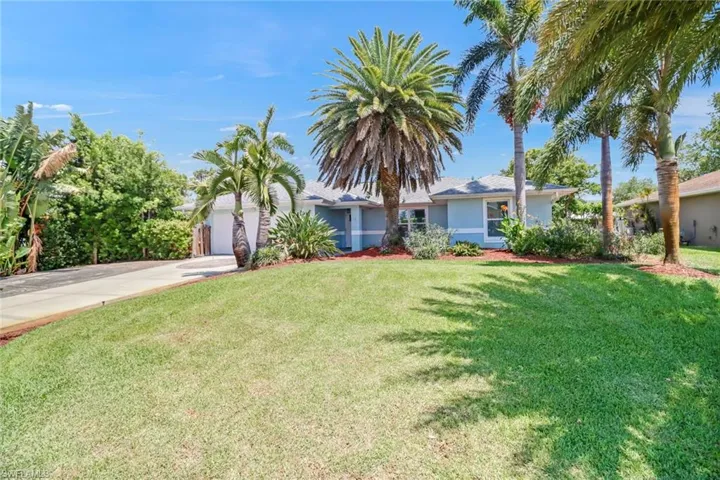 View of front of home featuring a front lawn