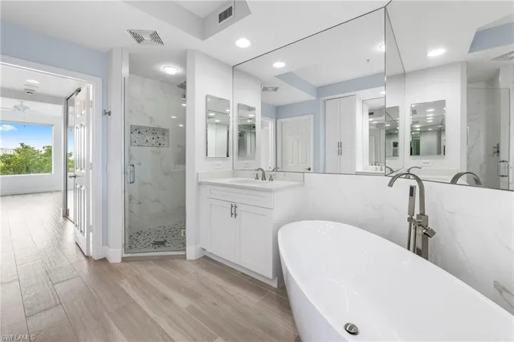425 Cove Tower Dr 403, Naples, Florida 34110
