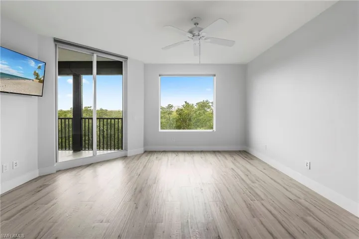 425 Cove Tower Dr 403, Naples, Florida 34110