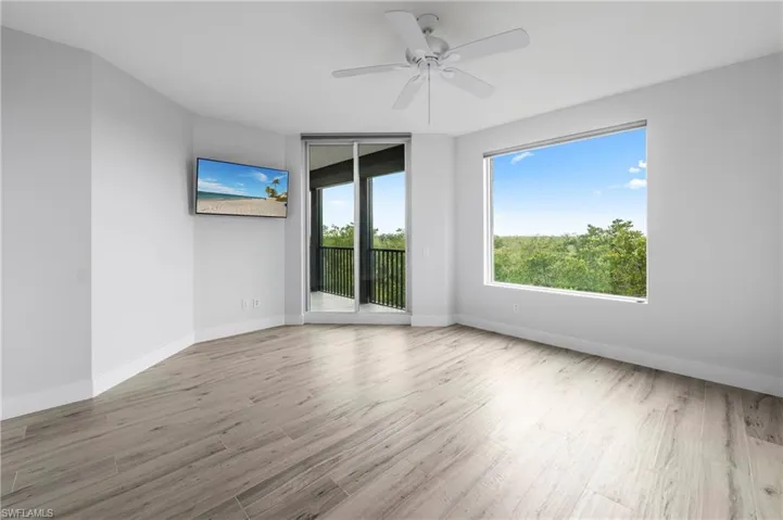 425 Cove Tower Dr 403, Naples, Florida 34110