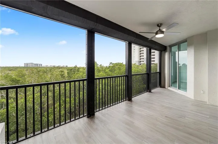 425 Cove Tower Dr 403, Naples, Florida 34110
