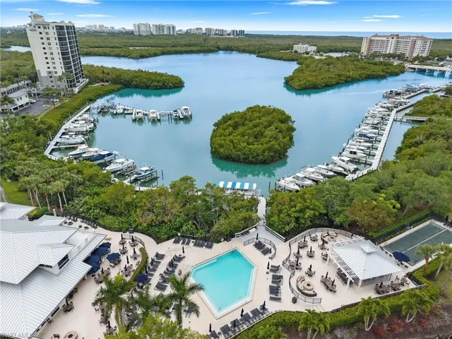 425 Cove Tower Dr 403, Naples, Florida 34110