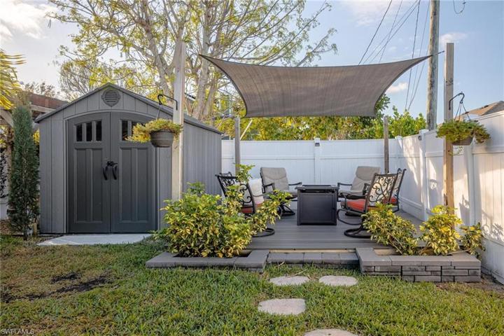 Outdoor Seating Area for Entertaing