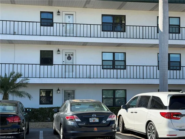 1747 Pebble Beach Dr 207, Fort Myers, Florida 33907