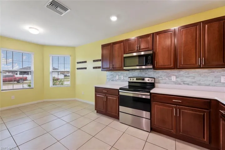 1306 Embers Pkwy W, Cape Coral Fl 33993