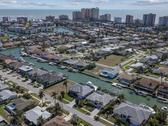 Bird's eye view featuring a residential view and a water view