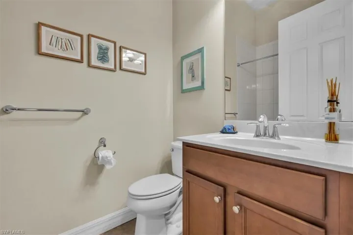 Guest bath with tb shower