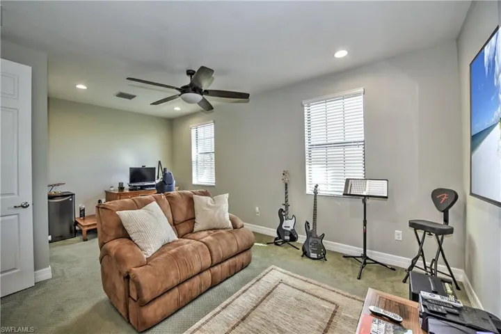 Enclosed upstairs bedroom/bonus room with full bathroom