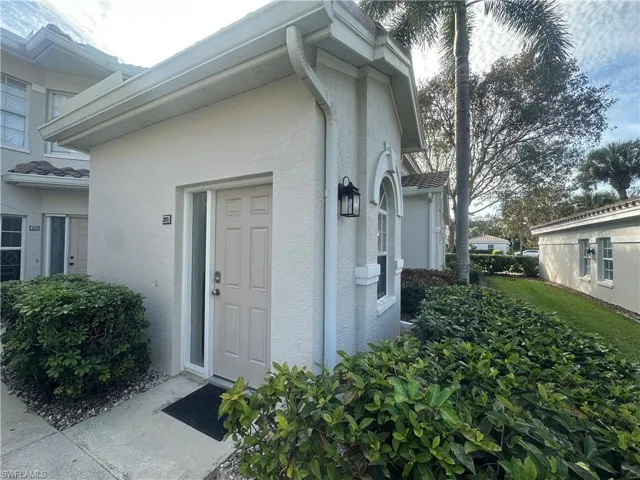 6922 Satinleaf Rd N 203, Naples, Florida 34109