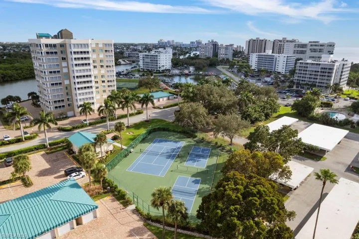 17  Bluebill  AVE, Naples, FL 34108