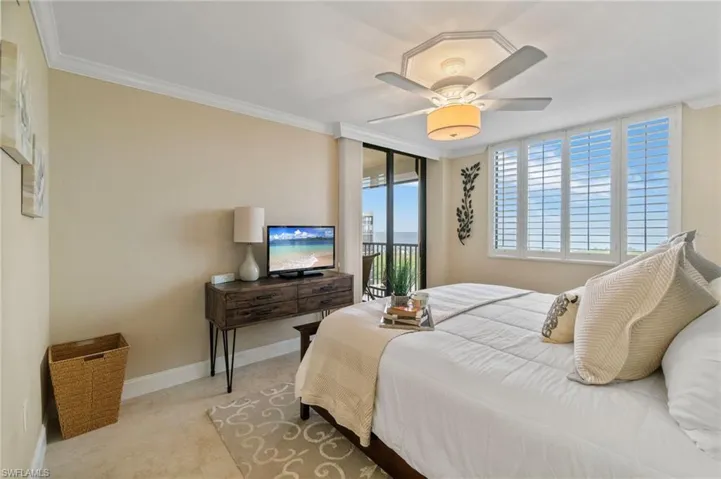 17  Bluebill  AVE, Naples, FL 34108