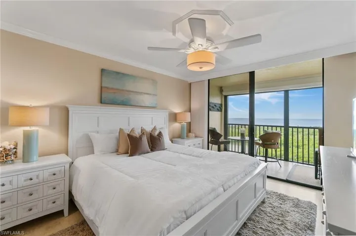 17  Bluebill  AVE, Naples, FL 34108
