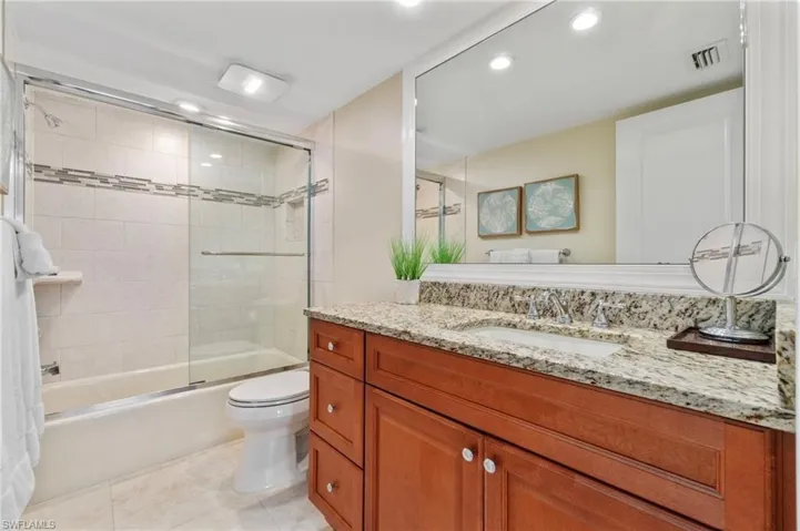 17  Bluebill  AVE, Naples, FL 34108