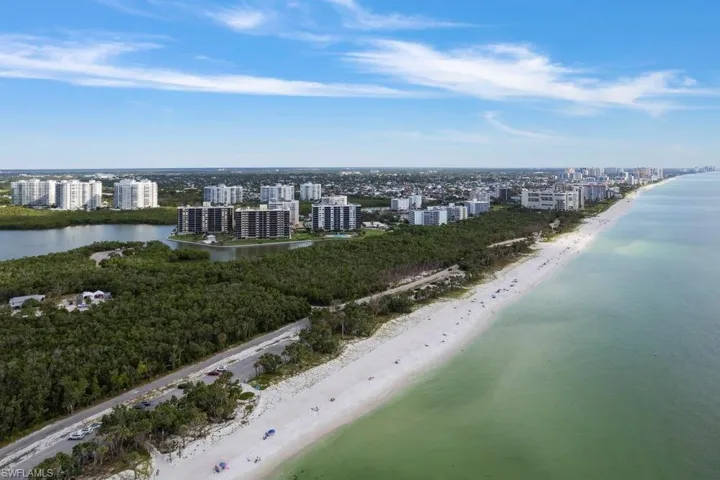 17  Bluebill  AVE, Naples, FL 34108