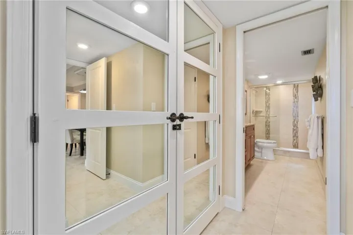 17  Bluebill  AVE, Naples, FL 34108