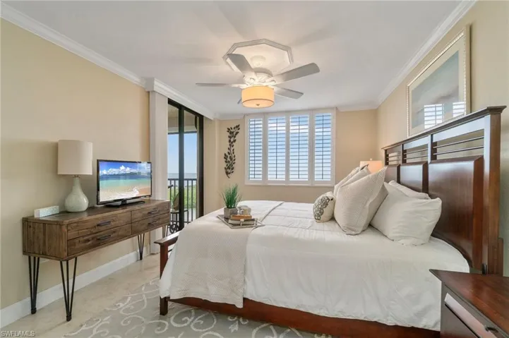 17  Bluebill  AVE, Naples, FL 34108