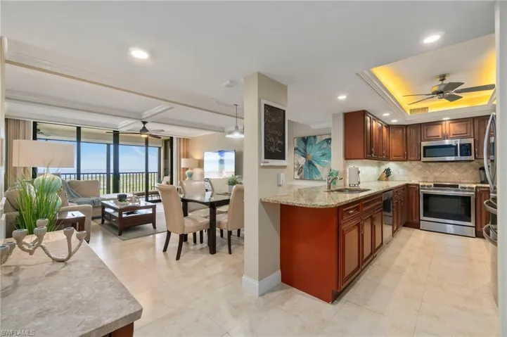 17  Bluebill  AVE, Naples, FL 34108