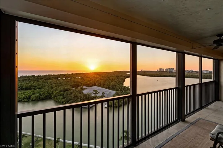 17  Bluebill  AVE, Naples, FL 34108