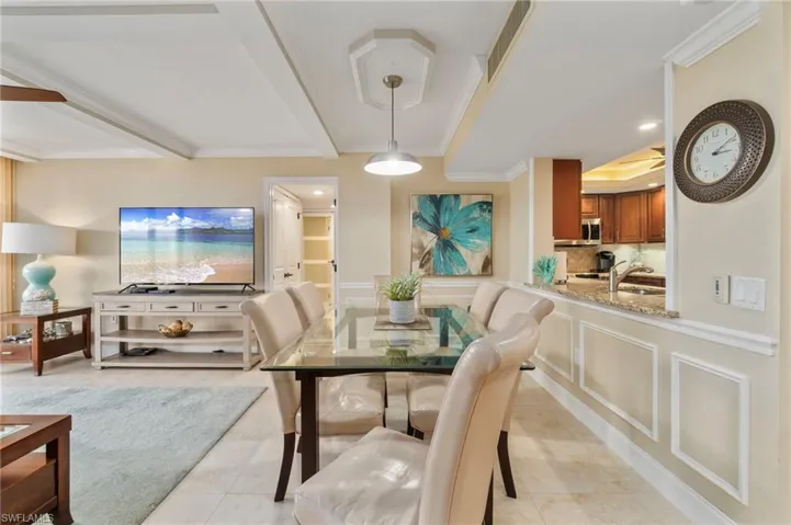 17  Bluebill  AVE, Naples, FL 34108