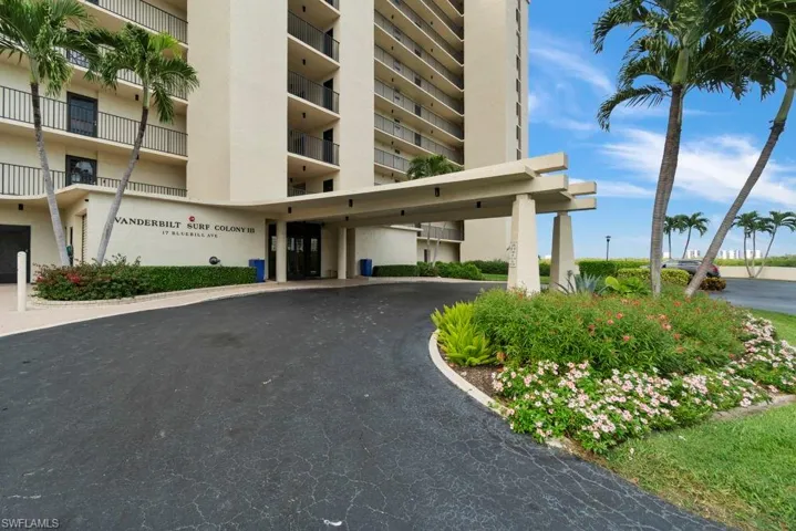17  Bluebill  AVE, Naples, FL 34108
