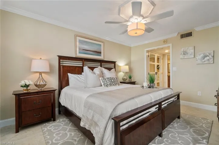 17  Bluebill  AVE, Naples, FL 34108