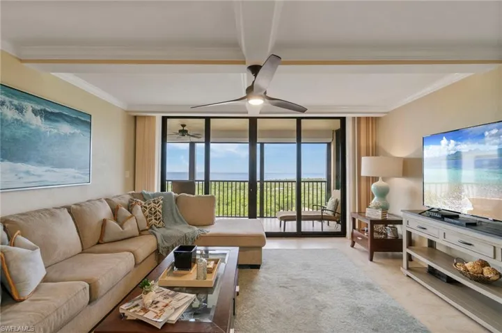17  Bluebill  AVE, Naples, FL 34108