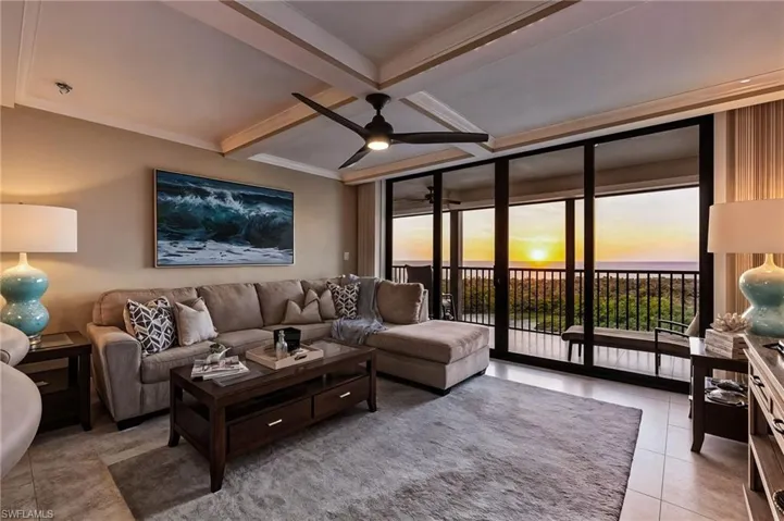 17  Bluebill  AVE, Naples, FL 34108